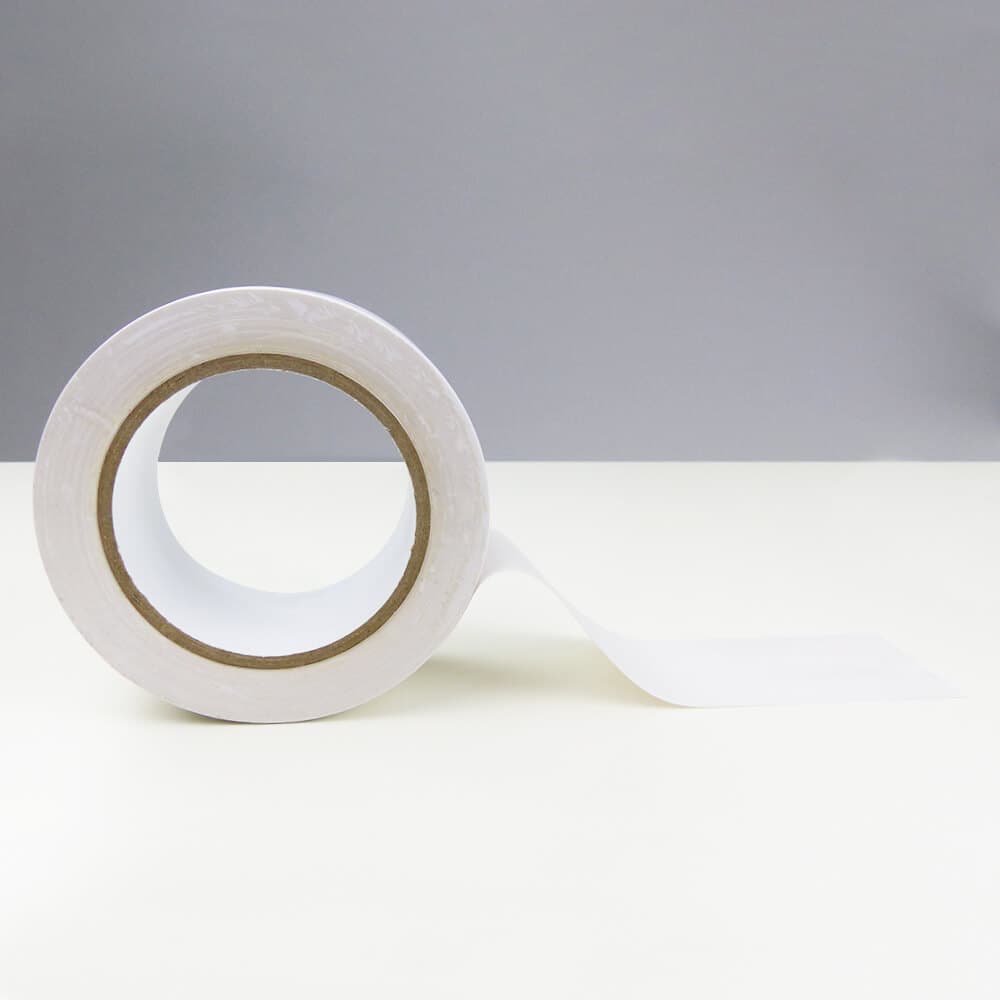 iwr-bodenmarkierungsband-standard-pvc-folie-5-cm-breit-weiss-praxisfoto.jpg