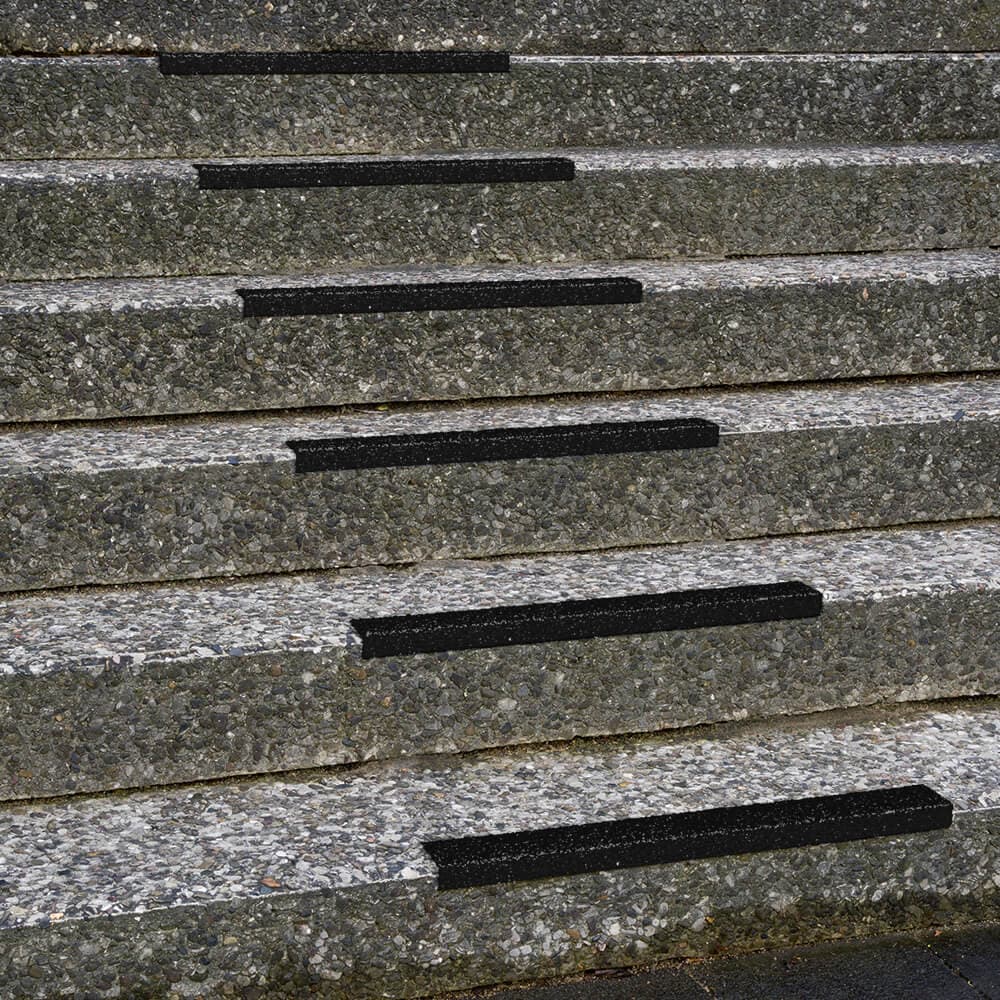 aamx-treppenkantenprofil-industair-schwarz-r13-selbstklebend-gfk-60-x-7-x-3-cm-praxis.jpg