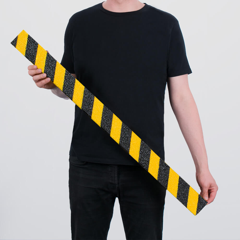 aamf-treppenkantenprofil-industair-r13-selbstkld-gfk-100-x-7-x-3-cm-groessenvergleich.jpg