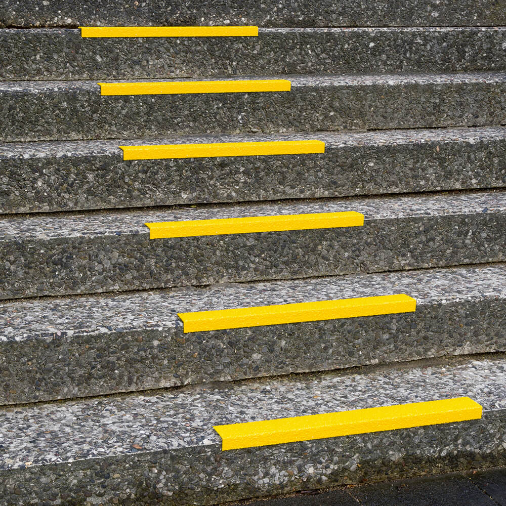 aapn-treppenkantenprofil-industair-gelb-r-13-selbstklebend-gfk-60-x-7-x-3-cm-praxis.jpg