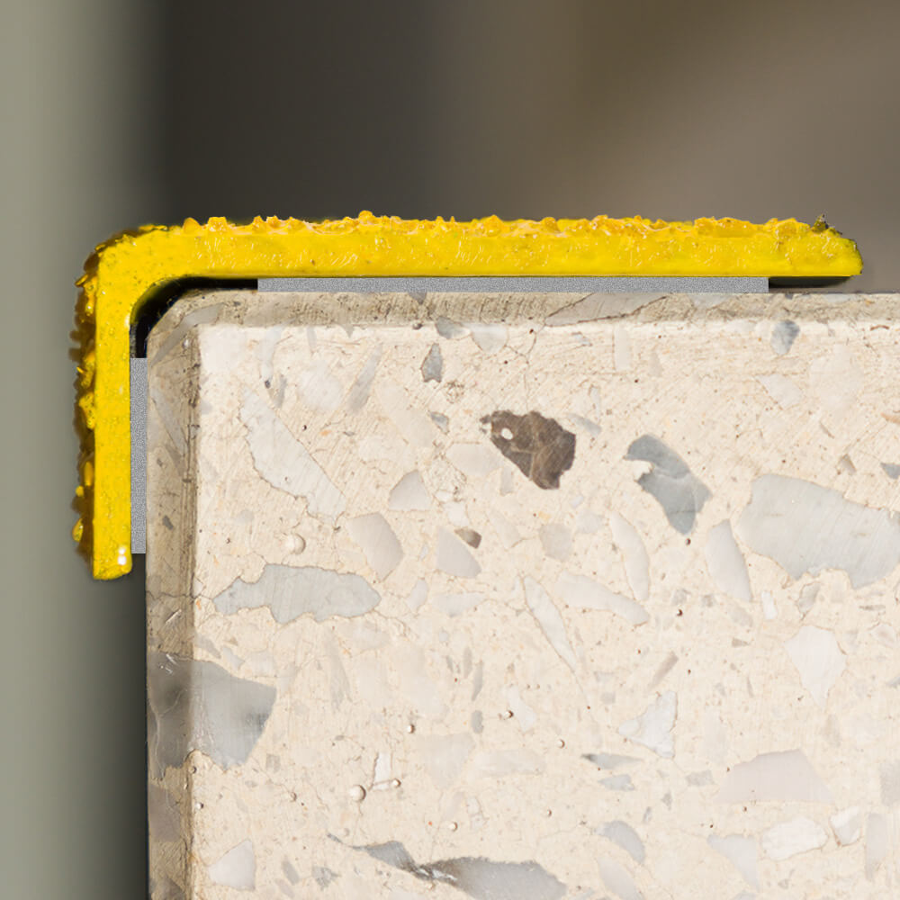 aapo-treppenkantenprofil-industair-gelb-r-13-selbstklebend-gfk-60-x-7-x-3-cm-praxis.jpg
