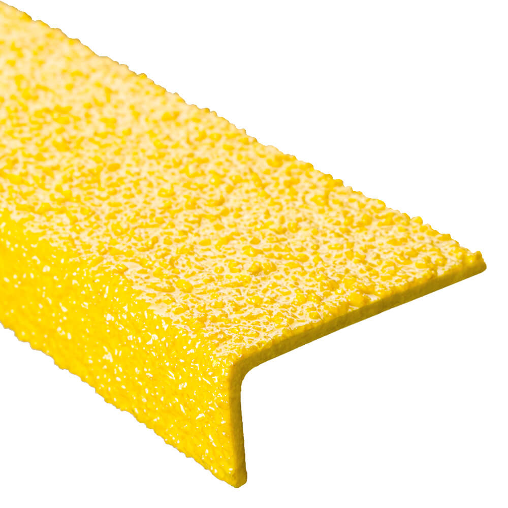 aapj-treppenkantenprofil-industair-gelb-r13-selbstkl-gfk-60-x-7-x-3-cm-detail-ecke.jpg