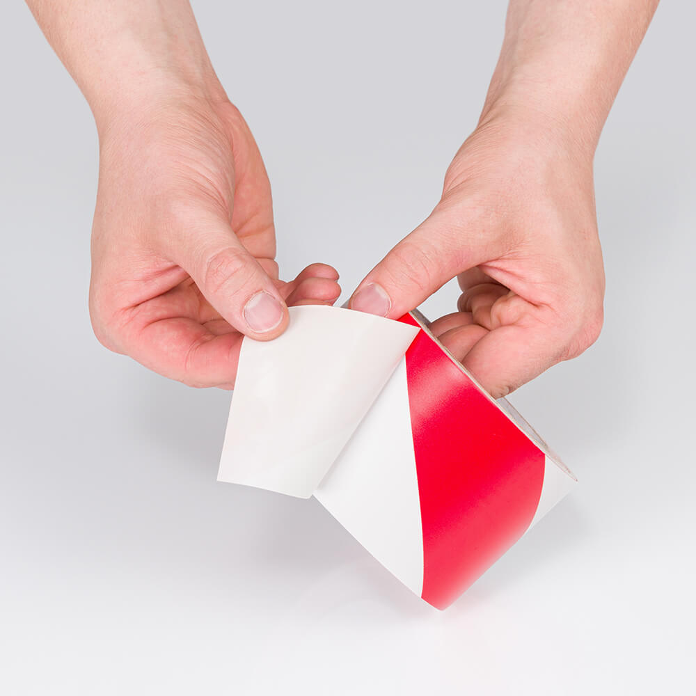 yur-bodenmarkierungsband-standart-pvc-rot-weiss-7-5-cm-33-m-rolle-praxis-klebeseite.jpg
