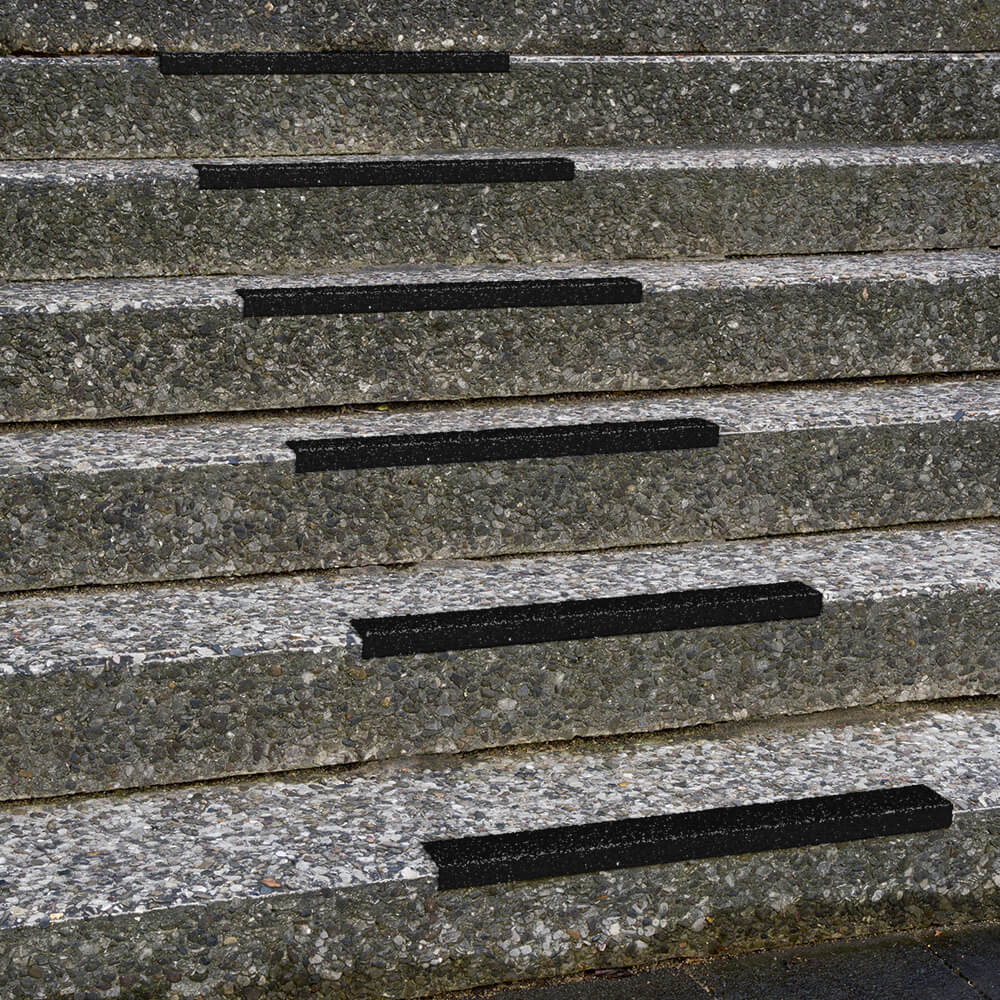aamx-treppenkantenprofil-industair-schwarz-r13-selbstklebend-gfk-60-x-7-x-3-cm-praxis.jpg