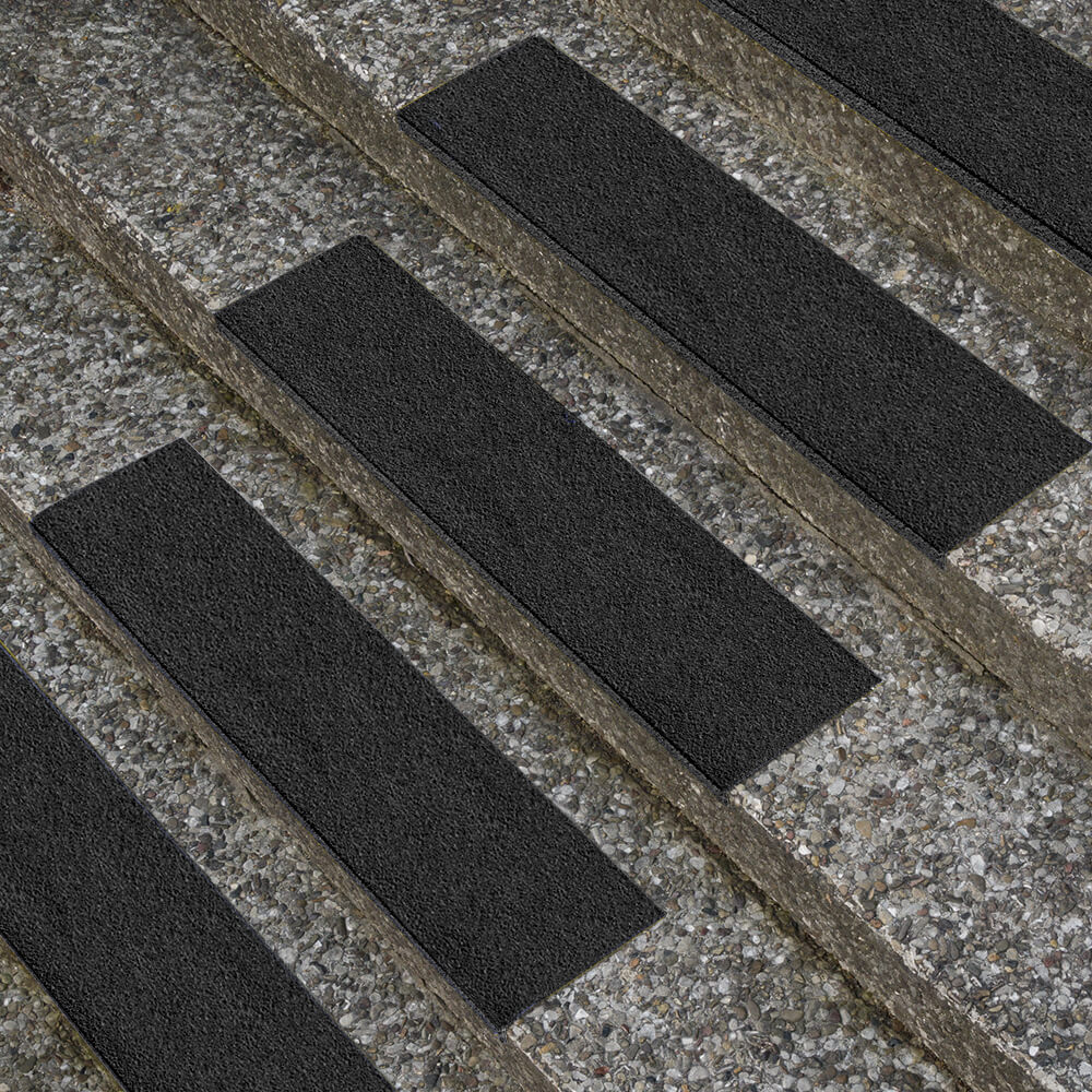 aarq-treppenkantenprofil-industair-r13-gfk-selbstkl-schwarz-80-x-23-x-3-cm-praxis.jpg