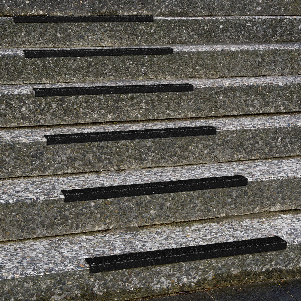 aani-treppenkantenprofil-industair-schwarz-r13-selbstklebend-gfk-80-x-7-x-3-cm-praxis (1).jpg