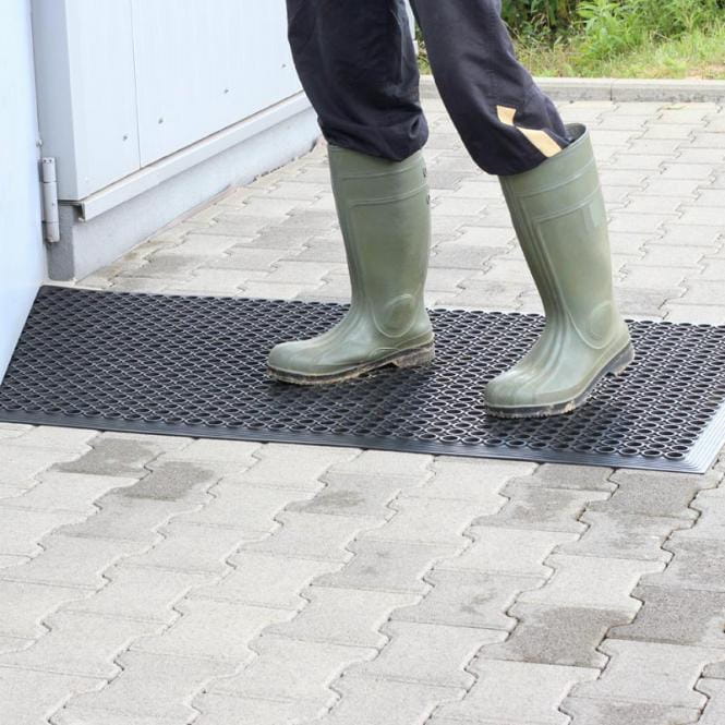 Резиновое покрытие устойчиво к любым погодным условиям